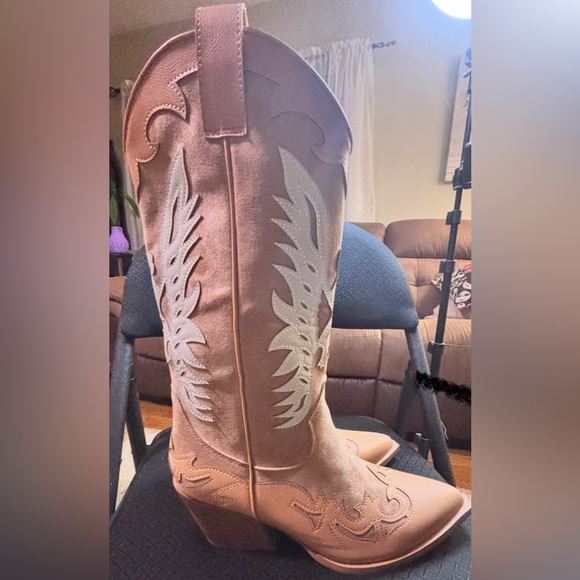 Brown and White Western Cowboy Boots - Picture 1 of 5